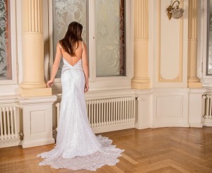 wedding-dress-301815_640